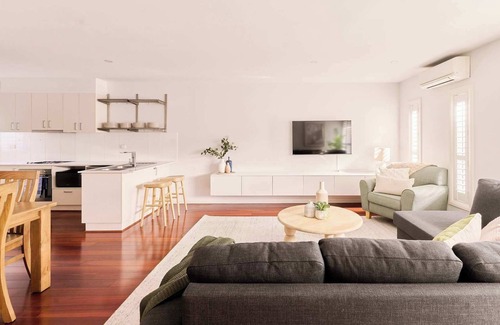 Dickson House | Dooring - Dooring Delight