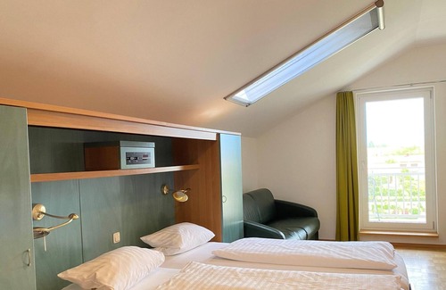 Podersdorf am See House | Doppelzimmer, Stehbakon, Seitl. Seeblick - Seehotel Herlinde