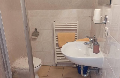 Klingenthal Bed & Breakfast | Doppelzimmer , Dusche, WC, 2 Aufb. Mgl. - Berggasthaus Schöne Aussicht