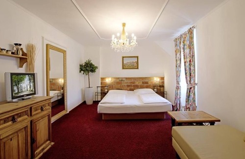 Halbturn House | Doppelzimmer Komfort mit Dusche, WC - Wohnen im Schloss - Knappenstöckl