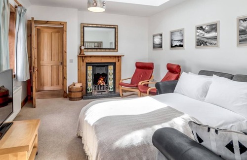 Ballater House | ★ Dormie Cottage ★ bright and spacious bungalow with a log fire!
