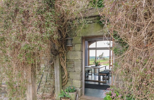 Bretherdale Apartment | DOROTHY BARN, family friendly, with open fire in Crosby Ravensworth