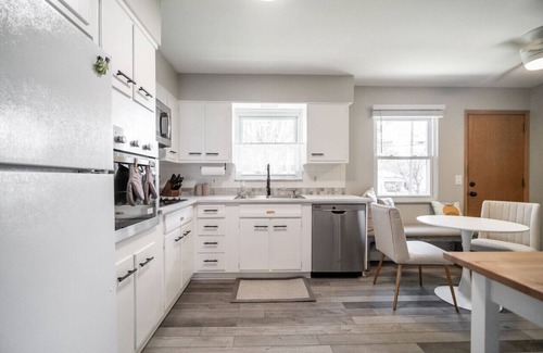 Columbus House | Dorothy Den - Boho Home w/Garage