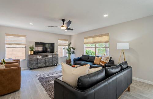 Neely Farms House | Dos Palmas - Gilbert Poolside Retreat
