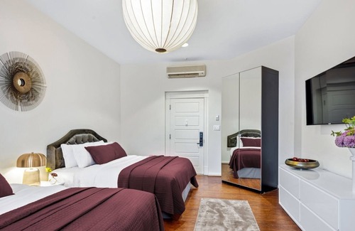 Downtown Baltimore Hotel | Double Bed Cozy Studio in Historic Mt. Vernon