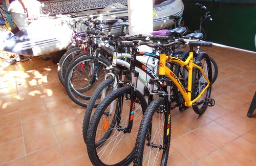 Algeciras House | Double Bed Room with Rooms Bike And Dive