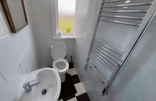 Salford House | Double-Bedroom in the Heart of Salford Manchester Perfect for Short Stays GCSW6