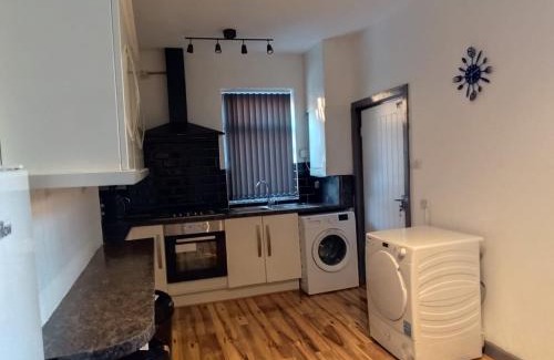Manchester House | Double-Bedroom in the Heart of Harpurhey Manchester A4 Perfect for Short Stays