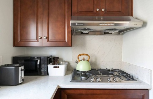 Montebello House | Double Comfort: 2 Private Units with Fully-Equipped Kitchens, Streaming Bliss, and Relaxing Common Patio.