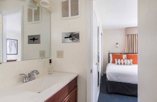 Beverly Hotel | Double Double Suite | The Beverly Hotel | Family-friendly Stay w/Kitchen