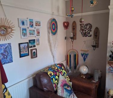 Enderby Apartment | Double Ensuite in a colourful quirky terrace on a quiet leafy street