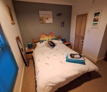 Enderby Apartment | Double Ensuite in a colourful quirky terrace on a quiet leafy street