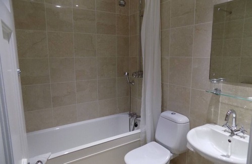 Termonfeckin Hotel | Double Ensuite with Bath at Flynns of Termonfeckin