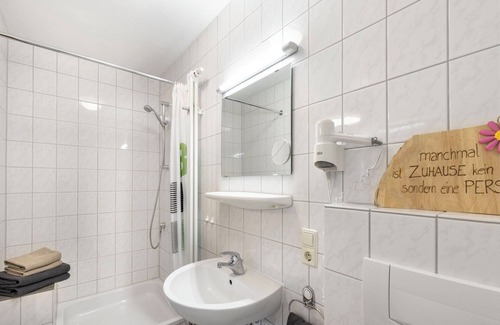 Salem Apartment | Double room Falke with shower and WC