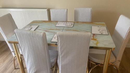 Elm Park House | Double room in a shared house