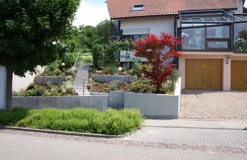 Herbolzheim Apartment | Double room No. 3, 14m², shared bathroom - Bea's Gästezimmer