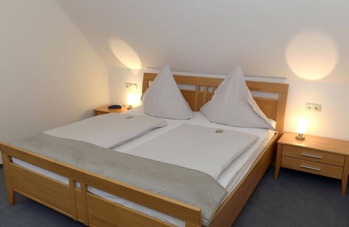 Sankt Aldegund Bed & Breakfast | Double room shower/WC - Scheid, Hubertus