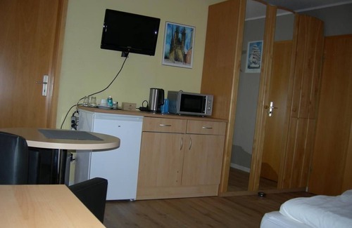 Emden Bed & Breakfast | Double room, shower, toilet - Bastan - house Katharina