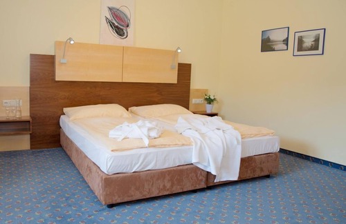 Sankt Martin im Muehlkreis House | Double room, shower, WC, balcony - Landhotel Gasthof Ernst