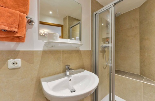 Starnberg House | Double room shower/WC - Gasthof Zur Sonne