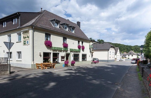 Steinfeld House | Double room shower/WC - Urfterhof Hotel