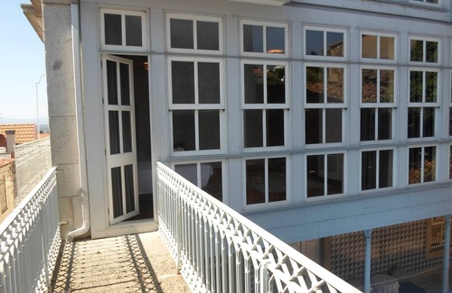 Armamar House | Double Room with Balcony and Extra Bed