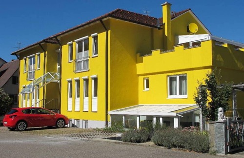 Bad Krozingen Apartment | Double room with air conditioning, shower and WC