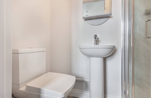 Grimley Apartment | Double Room with En-suite
