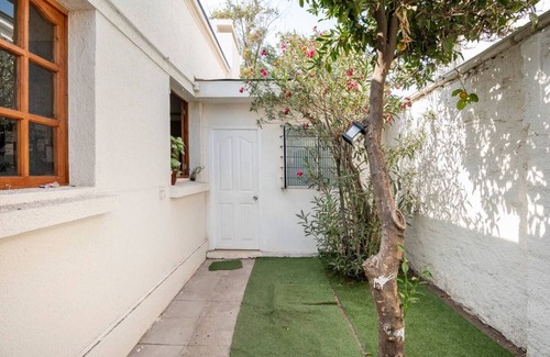 Nunoa House | Double room with garden view - 2 twin beds. Pet friendly, free parking