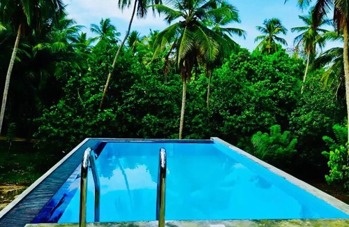 Mallawapitiya Villa | Double Room with Balcony - THE HIDEOUT KURUNEGALAnn