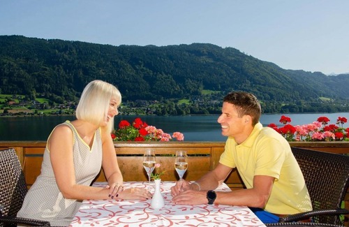 Steindorf am Ossiacher See House | Double room with reclining bed - Hotel Ossiacher See*
