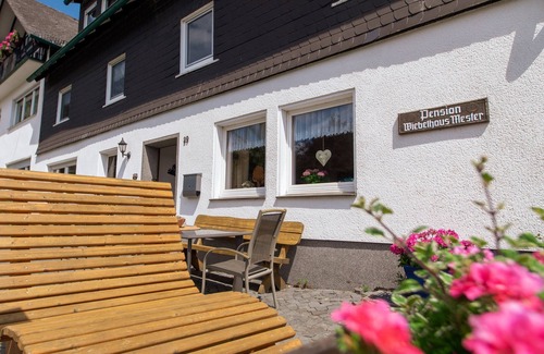 Lennestadt Apartment | Double room with shower and WC