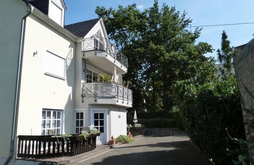 Mehring Bed & Breakfast | Double room with shower and toilet - Winzergasthof "Zum Kellerstübchen"