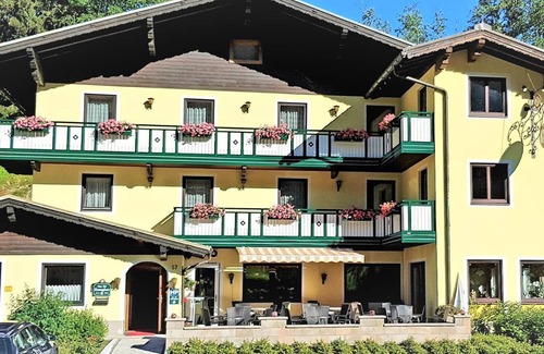 Russbach am Pass Gschuett Apartment | Double room with shower, WC - Landhaus Ausswinkl