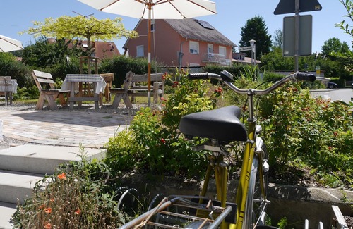 Neufrach Apartment | Double room with WC and shower (top floor)