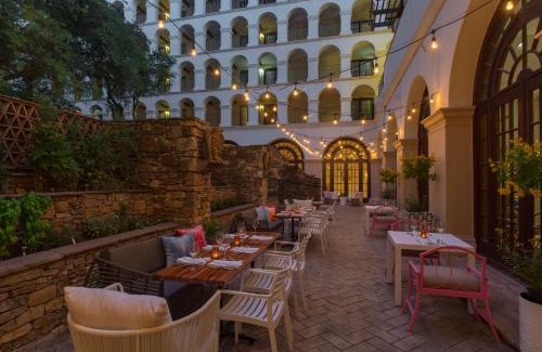 St. Johns Hotel | DoubleTree by Hilton Austin