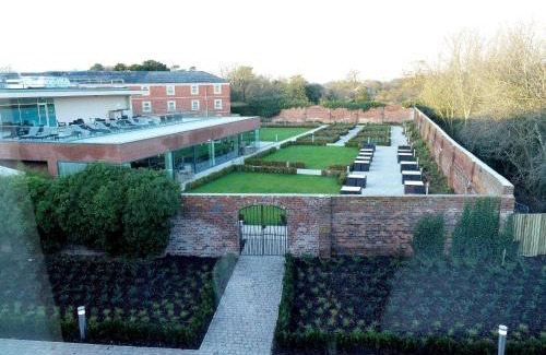 Hoole Hotel | DoubleTree by Hilton Chester