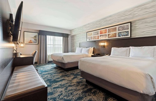 Front Royal Hotel | DoubleTree by Hilton Front Royal Blue Ridge Shadows