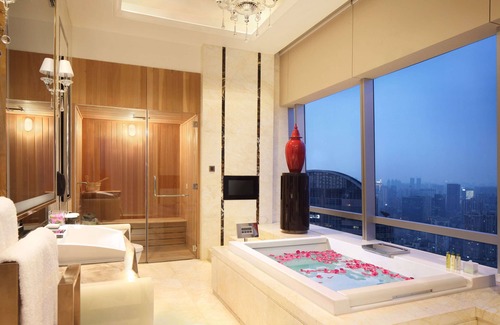 Yuexiu Hotel | DoubleTree by Hilton Guangzhou-Free Shuttle Bus to Canton Fair Complex & Overseas Buyer Registration Services during Canton Fair Period