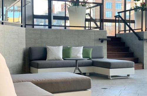 Quartier des Spectacles Hotel | DoubleTree By Hilton Montreal