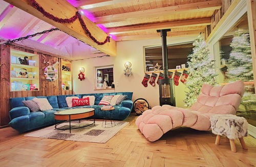 Medraz Apartment | Doug's Mountain Getaway - 'Upper Two Floors'