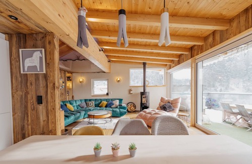 Medraz Apartment | Doug's Mountain Getaway - 'Upper Two Floors'