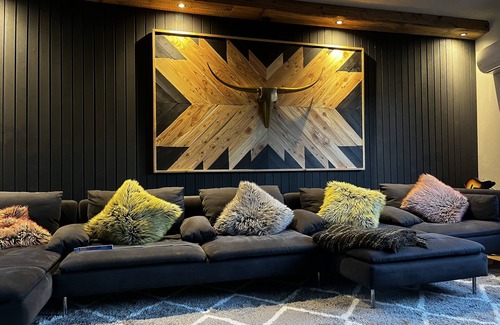 Medraz Apartment | Doug's Mountain Getaway - 'Upper Two Floors'