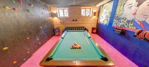 Medraz Apartment | Doug's Mountain Getaway - 'Top Two Floors'