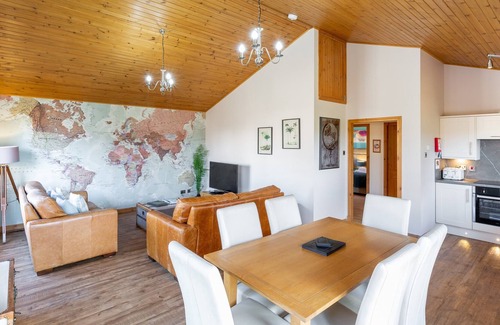 Cupar House | Douglas Fir Lodge with Hot Tub near Cupar, Fife