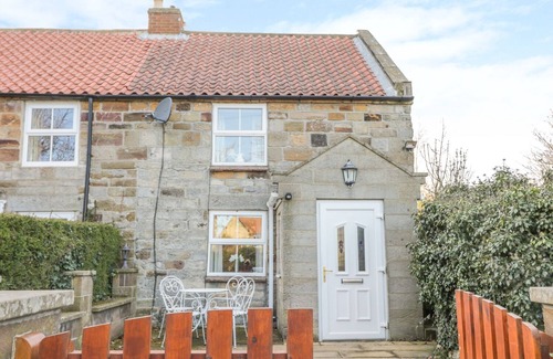 Aislaby Cottage | DOVE COTTAGE, pet friendly, character holiday cottage in Sleights