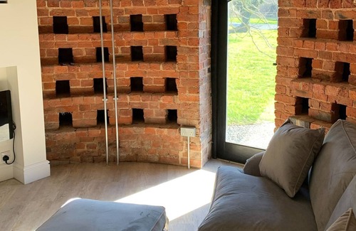 Frampton Cottage | Dovecote - sleeps 2 in 1 bedroom