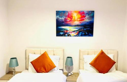 Dover Apartment | Dover port City Stay10 sleeps and Park free Onsite