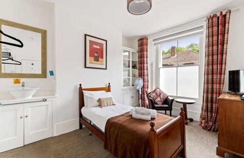 Dover House | Dover Town Rooms (Single Room 5)
