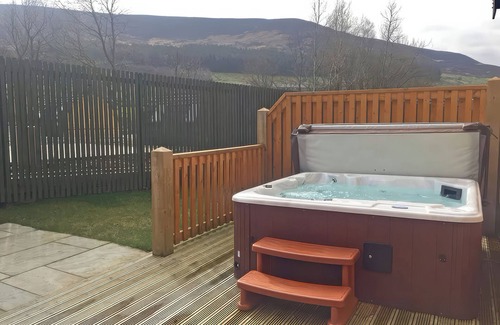 Saddleworth Cottage | DOVESTONE LUXURY LODGES (SLEEPS 4) - PETS WELCOME in Greenfield